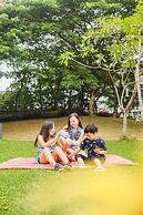 Front One Akshaya Hotel Karawang