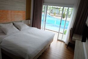 Front One Akshaya Hotel Karawang