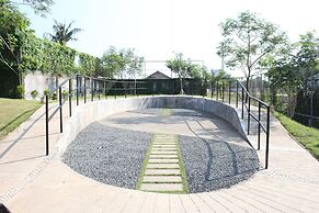 Front One Akshaya Hotel Karawang