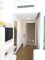 Front One Akshaya Hotel Karawang