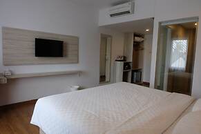 Front One Akshaya Hotel Karawang