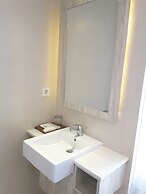 Front One Akshaya Hotel Karawang