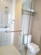 Front One Akshaya Hotel Karawang