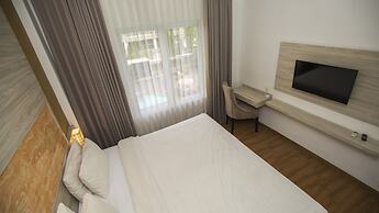 Front One Akshaya Hotel Karawang