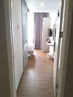 Front One Akshaya Hotel Karawang