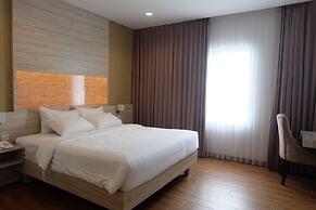 Front One Akshaya Hotel Karawang