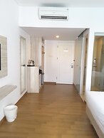 Front One Akshaya Hotel Karawang