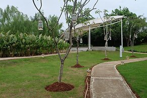 Front One Akshaya Hotel Karawang