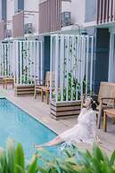 Front One Akshaya Hotel Karawang