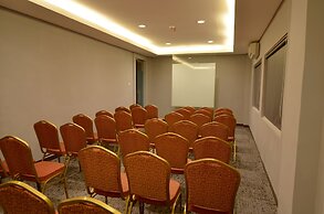 Front One Akshaya Hotel Karawang