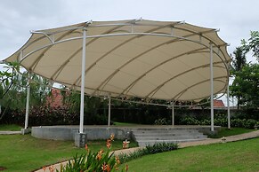 Front One Akshaya Hotel Karawang