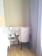 Front One Akshaya Hotel Karawang