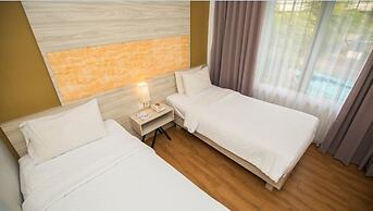 Front One Akshaya Hotel Karawang