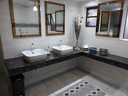 Dungbeetle River Lodge