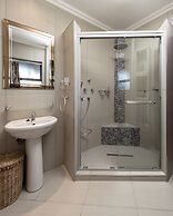 Dungbeetle River Lodge