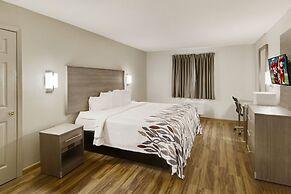 Red Roof Inn & Suites Pensacola - NAS Corry