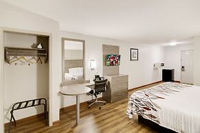 Red Roof Inn & Suites Pensacola - NAS Corry