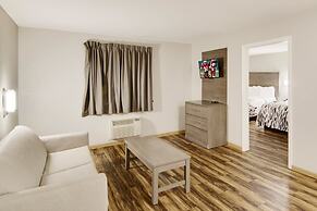 Red Roof Inn & Suites Pensacola - NAS Corry