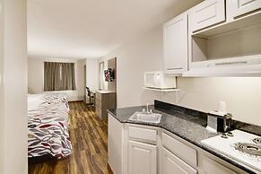 Red Roof Inn & Suites Pensacola - NAS Corry