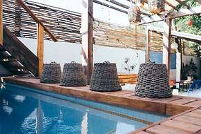 Teetotum Hotel Restaurant Lounge