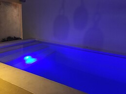 Teetotum Hotel Restaurant Lounge