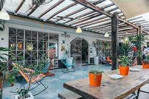 Teetotum Hotel Restaurant Lounge