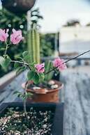 Teetotum Hotel Restaurant Lounge