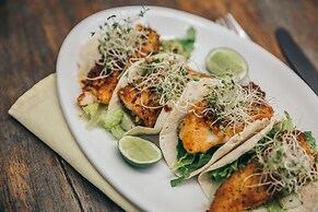 Teetotum Hotel Restaurant Lounge