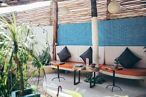 Teetotum Hotel Restaurant Lounge