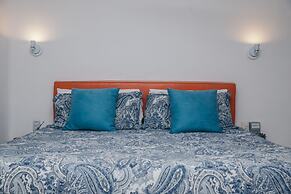 Teetotum Hotel Restaurant Lounge