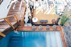 Teetotum Hotel Restaurant Lounge