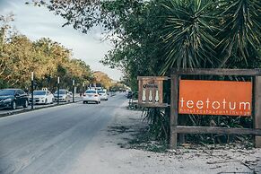 Teetotum Hotel Restaurant Lounge