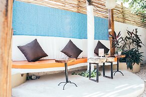 Teetotum Hotel Restaurant Lounge