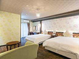 Yufuin Besso Shikisai Hotel