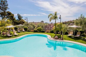 Leonardo Resort