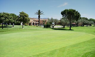Masia Ca La Caputxeta & Golf