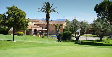 Masia Ca La Caputxeta & Golf