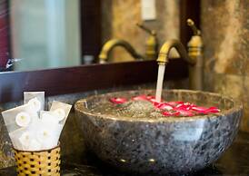 Golden Bell Backpacker Hotel & Pool Bar