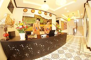 Golden Bell Backpacker Hotel & Pool Bar