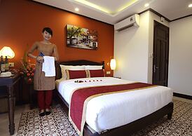 Golden Bell Backpacker Hotel & Pool Bar