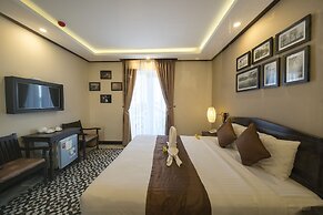 Golden Bell Backpacker Hotel & Pool Bar