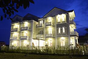 Golden Bell Backpacker Hotel & Pool Bar