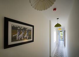 Golden Bell Backpacker Hotel & Pool Bar