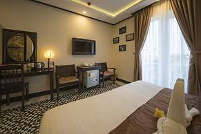 Golden Bell Backpacker Hotel & Pool Bar