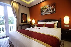 Golden Bell Backpacker Hotel & Pool Bar