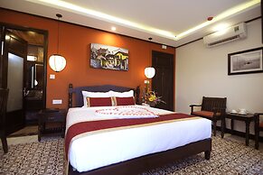 Golden Bell Backpacker Hotel & Pool Bar