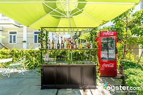 Golden Bell Backpacker Hotel & Pool Bar