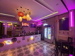 Golden Bell Backpacker Hotel & Pool Bar