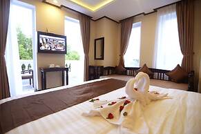 Golden Bell Backpacker Hotel & Pool Bar