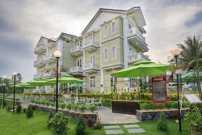 Golden Bell Backpacker Hotel & Pool Bar